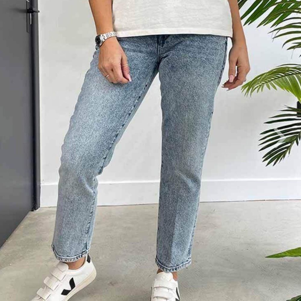 FRAME “Le Straight” Cropped High-Rise Jeans – Light Wash (e.g., size 26)